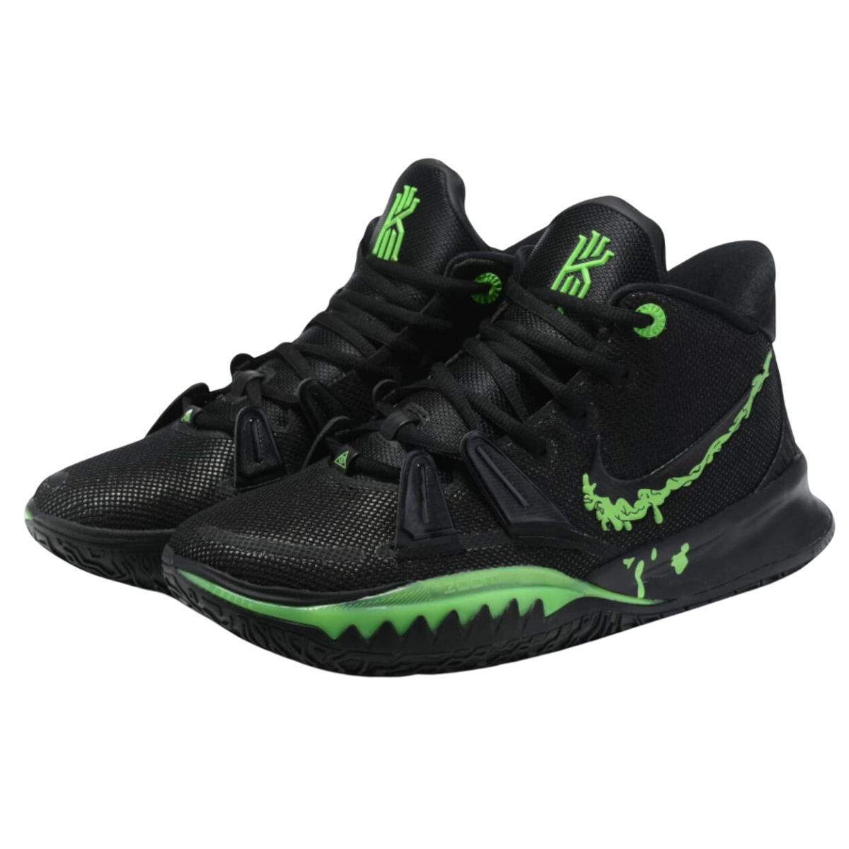 ZAPATILLAS NIKE JORDAN KYRIE 7 HOMBRE: Rendimiento y Estilo para los Jugadores más Exigentes Si buscando las ZAPATILLAS NIKE JORDAN KYRIE 7 HOMBRE para mejorar tu juego y tener estilo en la cancha, estás en el lugar correcto. En Onlineshoppingcenterg tenemos las mejores opciones para ti. Las Nike Kyrie 7 están diseñadas pensando en jugadores que necesitan rapidez, agilidad y un ajuste perfecto, justo lo que Kyrie Irving buscó al crear este modelo.  ¿Por qué comprar las ZAPATILLAS NIKE JORDAN KYRIE 7 HOMBRE? Las Zapatillas Nike Kyrie 7 Hombre son una excelente elección si buscas un calzado de alto rendimiento. Con su tecnología avanzada, estas zapatillas te brindarán una excelente tracción y respuesta rápida en cada movimiento.  Características principales de las Nike Kyrie 7 Las Nike Kyrie 7 destacan por su diseño innovador y características que mejoran tu rendimiento en la cancha:  Amortiguación reactiva : Las zapatillas cuentan con una espuma que ofrece una amortiguación ligera, lo que permite mayor comodidad durante largas horas de uso. Esta tecnología también está presente en el modelo Nike Kyrie Irving 8 .  Ajuste perfecto : El diseño ajustado de las Kyrie 7 te proporciona estabilidad y soporte en movimientos rápidos. Si buscas un calzado que te permita realizar cortes rápidos y cambios de dirección con facilidad, estas zapatillas son ideales para ti.  Tracción avanzada : Su suela está diseñada para ofrecer una tracción multidireccional, permitiendo un mejor control sobre la cancha. Esto es clave en momentos de juego intenso, donde cada segundo cuenta.  ¿Dónde comprar las Nike Kyrie 7 en Colombia? En Onlineshoppingcenterg , te ofrecemos la opción de adquirir las Nike Kyrie 7 en Colombia al mejor precio. Contamos con un amplio catálogo y te aseguramos una experiencia de compra confiable y rápida. Si buscas las Nike Kyrie 7 Precio Colombia , en nuestra tienda encontrarás promociones exclusivas.